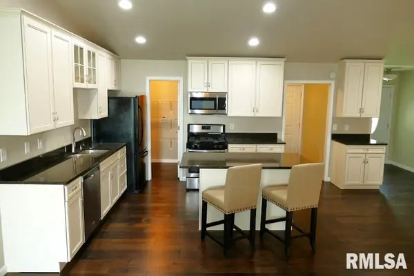 1106 DIXON ST, Washington, IL 61571