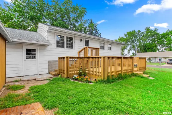 1 DOMINION CT, Pekin, IL 61554