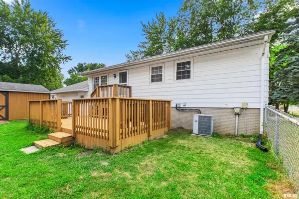 1 DOMINION CT, Pekin, IL 61554