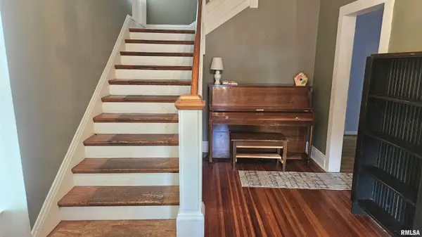 107 E OLIVE ST, Canton, IL 61520