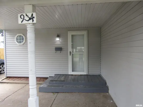 954 E LOCUST ST, Canton, IL 61520