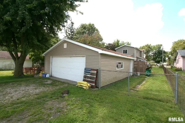 400 S EAST ST, Mclean, IL 61754