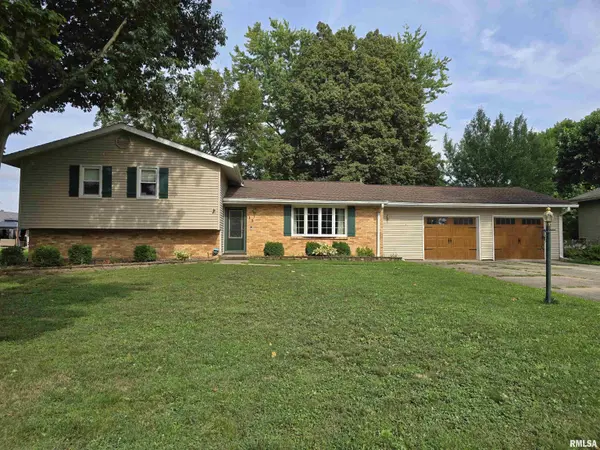 15 GETTYSBURG DR, Canton, IL 61520