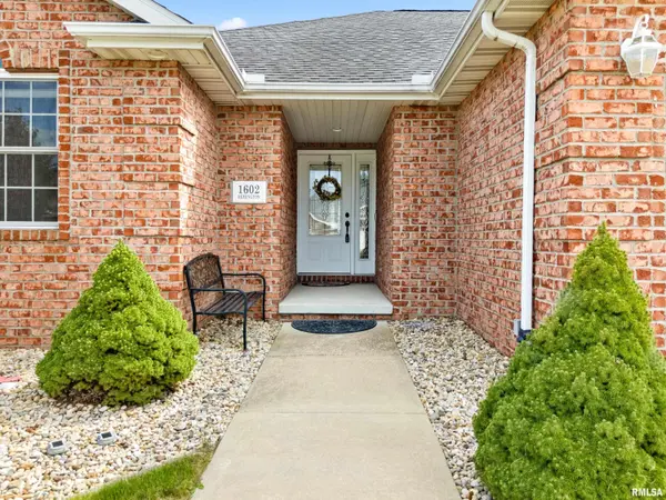 1602 REMINGTON RD, Pekin, IL 61554