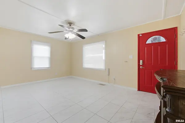 2106 W FORREST HILL AVE, Peoria, IL 61604