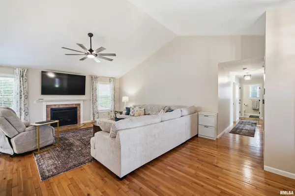 725 W SPRING HOLLOW LN, Peoria, IL 61605