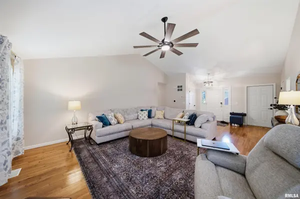 725 W SPRING HOLLOW LN, Peoria, IL 61605