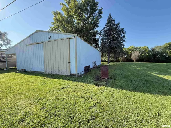 1005 SPRING BAY RD, East Peoria, IL 61611