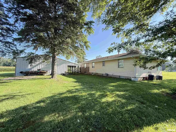 1005 SPRING BAY RD, East Peoria, IL 61611