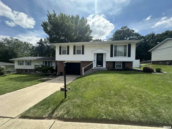3612 W WARWICK DR, Peoria, IL 61515