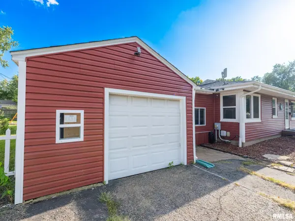 300 SOUTH ST, Pekin, IL 61554