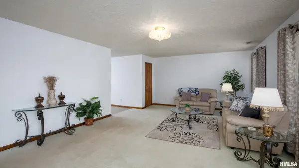 7435 Koester RD, Marion, IL 62959