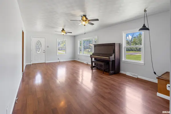 600 E Reeves ST, Marion, IL 62959-3363