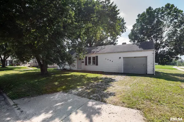 3004 N WILSON DR, Peoria, IL 61604