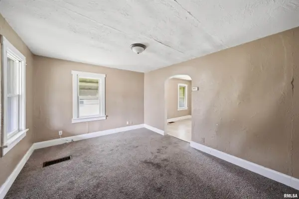 145 CHICAGO ST, East Peoria, IL 61611