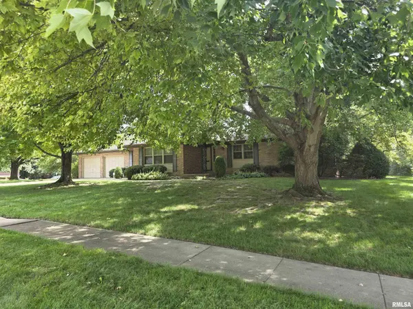 921 BIRCHWOOD DR, Washington, IL 61571
