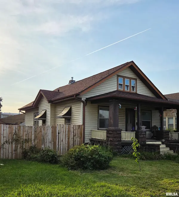 411 41ST ST, Moline, IL 61265-1648