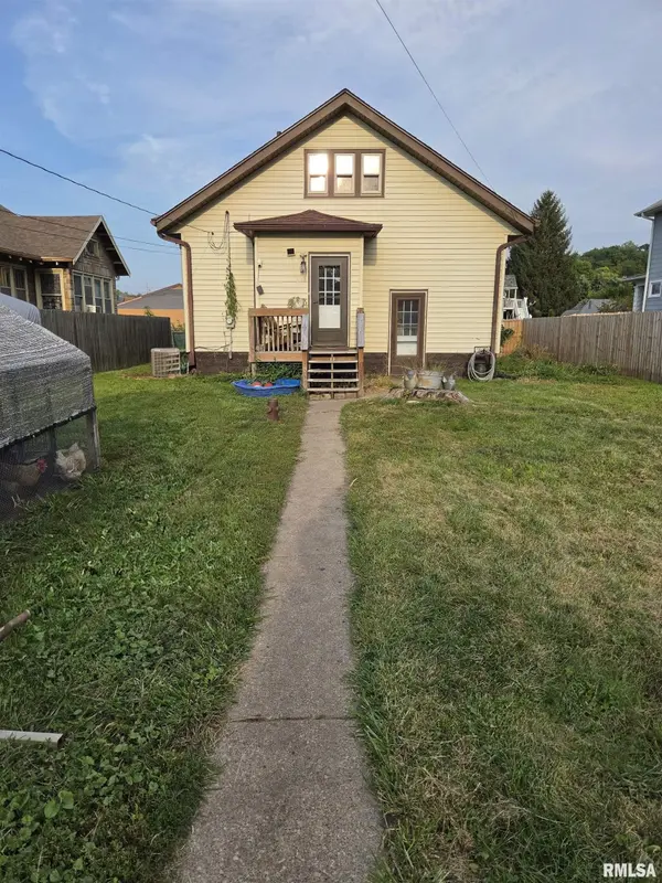 411 41ST ST, Moline, IL 61265-1648