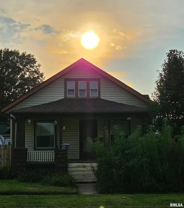 411 41ST ST, Moline, IL 61265-1648