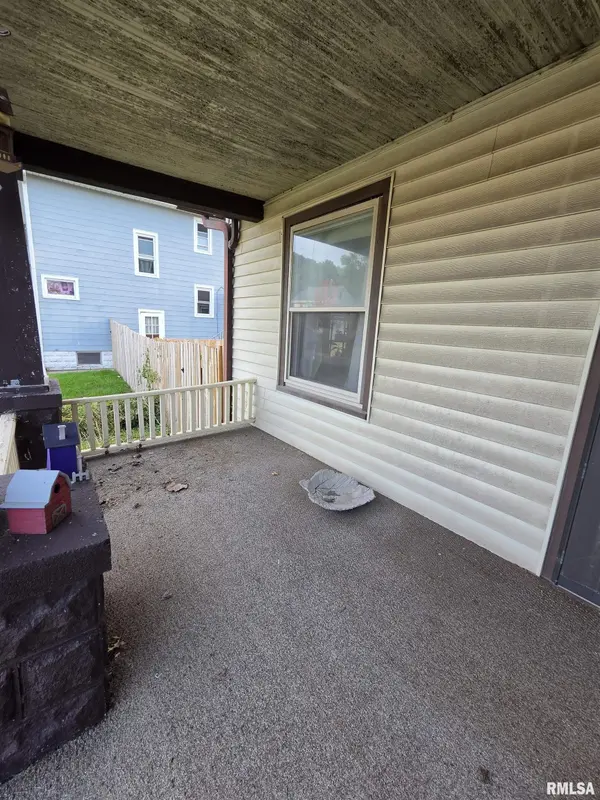 411 41ST ST, Moline, IL 61265-1648