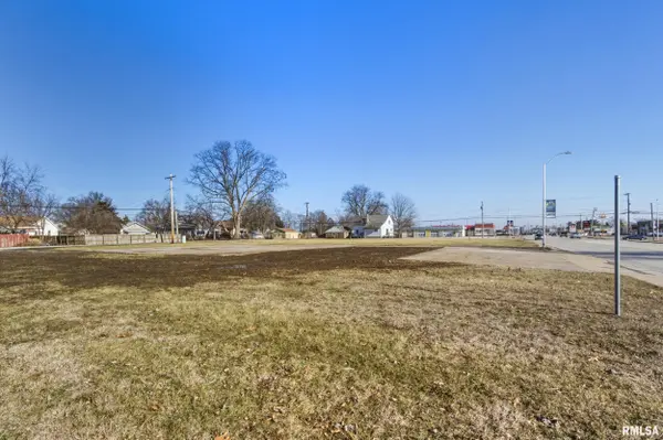 1206 E JACKSON ST, Macomb, IL 61455