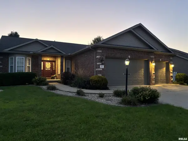 827 STONELAKE DR, Metamora, IL 61548