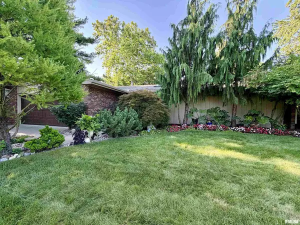 208 W WOLF RD, Peoria, IL 61614