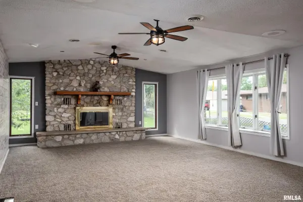 708 E Candy Cane LN, West Frankfort, IL 62896