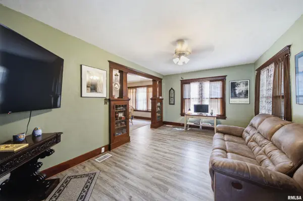606 S 10TH ST, Pekin, IL 61554
