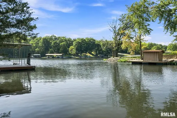 565 N LAKESHORE DR, Goreville, IL 62939