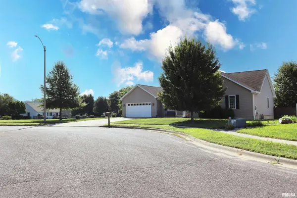 1908 VICKSBURG CT, Pekin, IL 61554