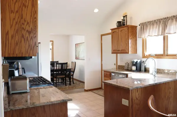 1908 VICKSBURG CT, Pekin, IL 61554