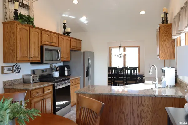 1908 VICKSBURG CT, Pekin, IL 61554