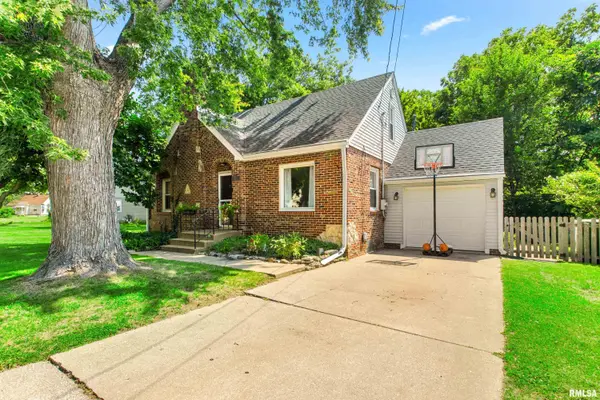 105 ARBOR CT, East Peoria, IL 61611-1901