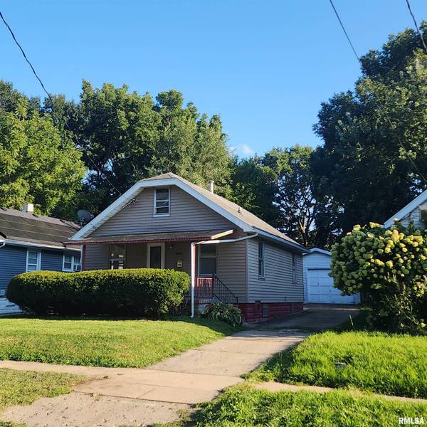 1000 W HANSSLER PL, Peoria, IL 61604