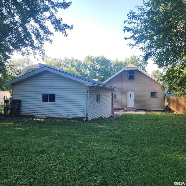 1000 W HANSSLER PL, Peoria, IL 61604