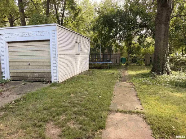 1006 W THRUSH AVE, Peoria, IL 61604