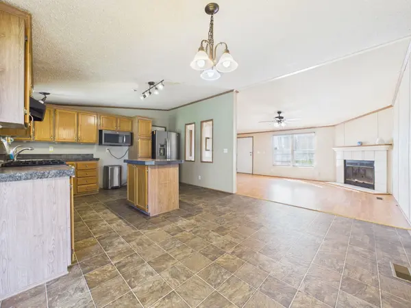 2102 E Winchester St, Wichita, KS 67216