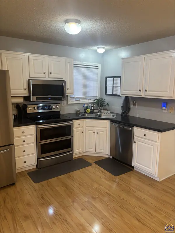 3601 SW Glendale DR, Topeka, KS 66614