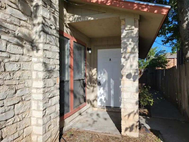 2804 Bull RUN #A, Taylor, TX 76574