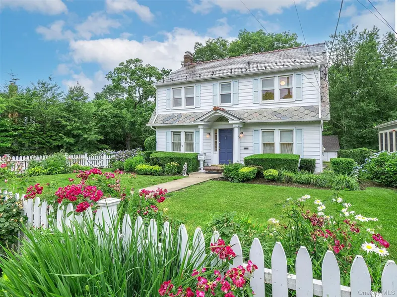 33 Oakland ST, Huntington, NY 11743