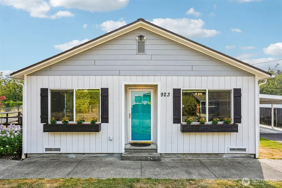 923 16th ST SW, Puyallup, WA 98371