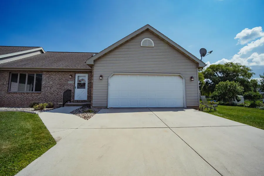 188 E PIONEER RD, Fond Du Lac, WI 54935