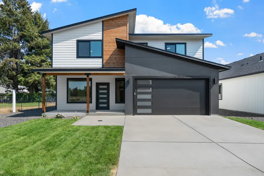 504 N Moen Ln, Greenacres, WA 99016