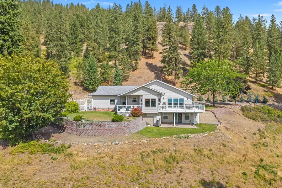 2024 Summit Valley Q Rd, Addy, WA 99101