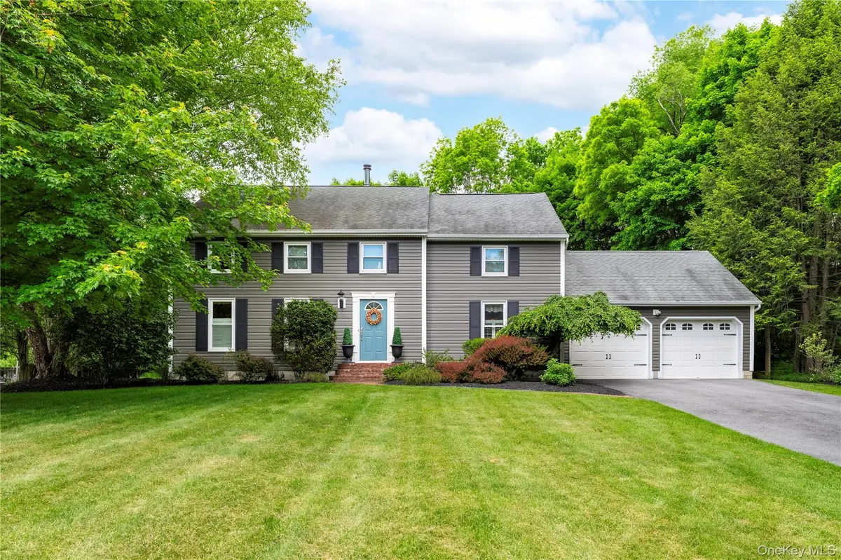 3 Heathbrook DR, Poughkeepsie, NY 12603