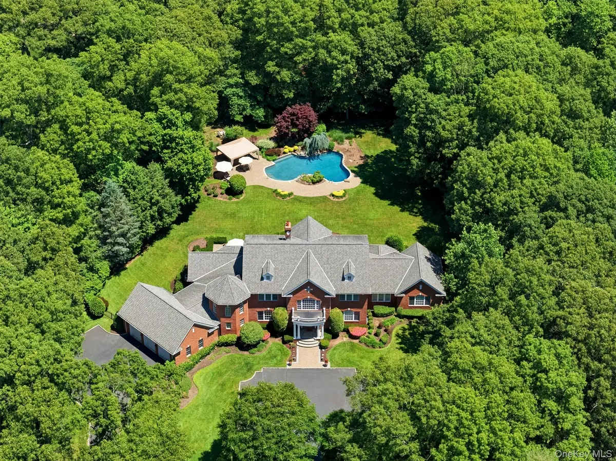 7 Fairway CT, Upper Brookville, NY 11771