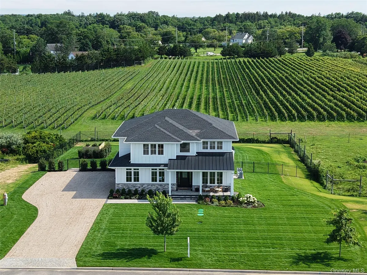 1135 Wildberry LN, Southold, NY 11971