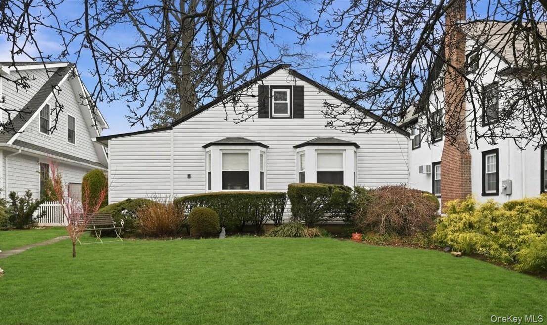163 Elm ST, Roslyn Heights, NY 11577