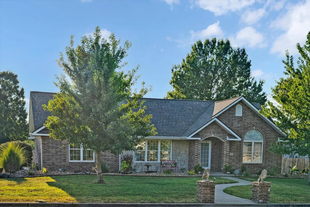 1485 S Village LN, Bolivar, MO 65613